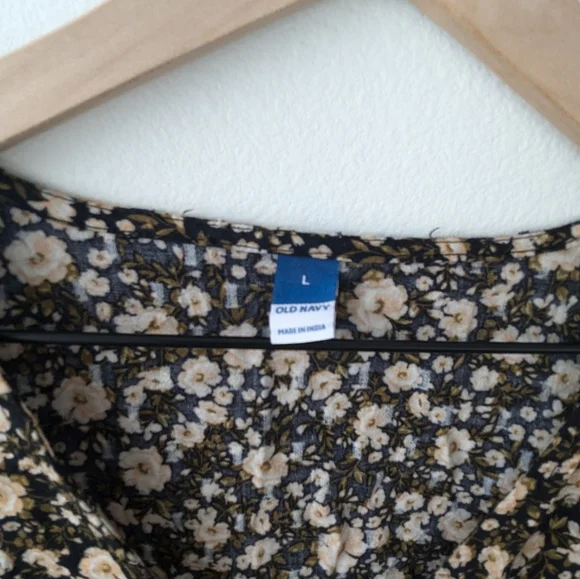 ❤️ Old Navy women's L floral button shirt shirred cuffs - Picture 2 of 4
